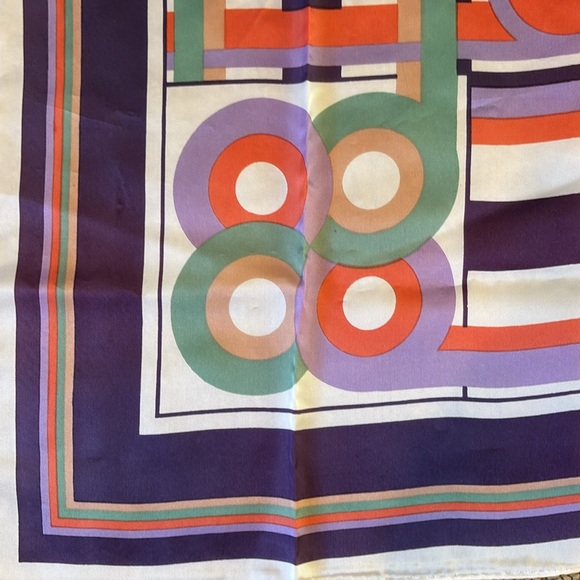 Geometric Pattern Scarf - Picture 3 of 4